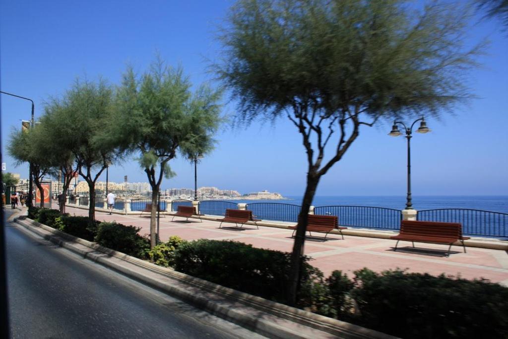 Idyllic Apartment Steps From The Promenade 斯利马 外观 照片